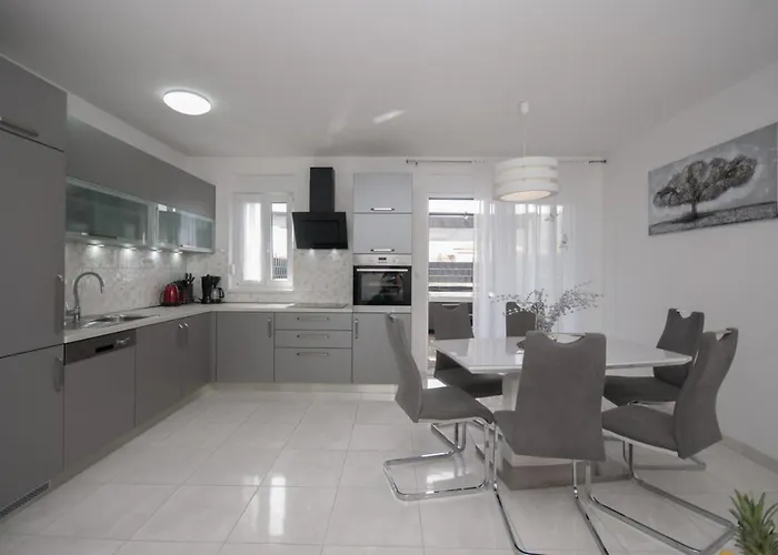 With Parking Space - 22015 Appartement *