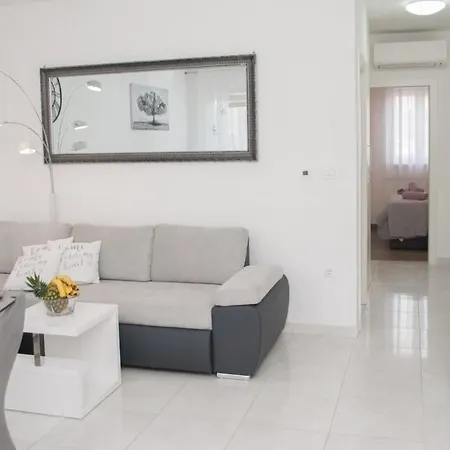 With A Parking Space - 22015 Trogir